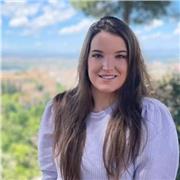 Profesora titulada de saxofón, con más de 5 años de experiencia. Posibilidad de impartir clases de lenguaje, iniciación y saxofón